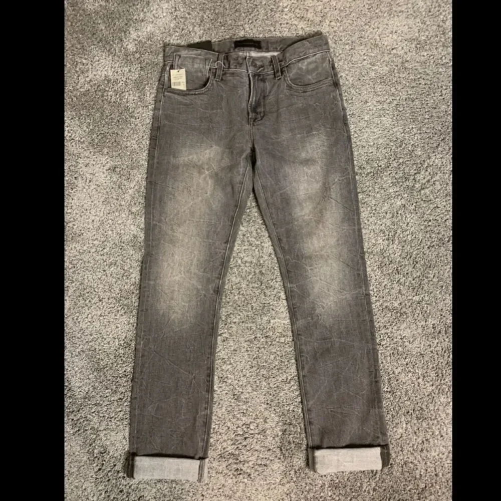 NWT John Varvatos Bowery slim strait jeans. 29
